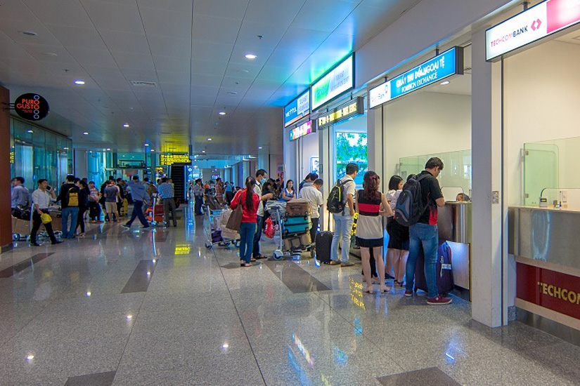 Đổi tiền ở đâu tại sân bay Nội Bài?