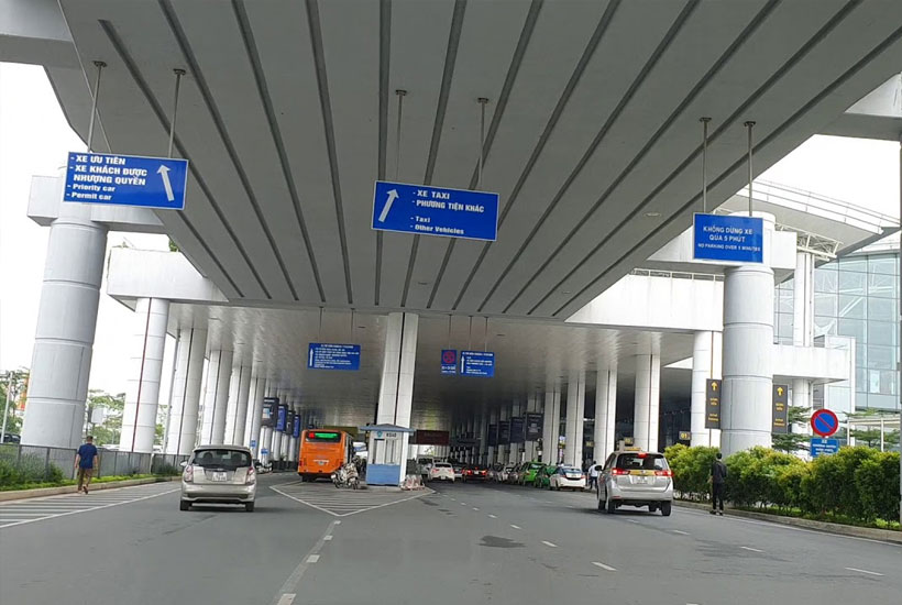 Khu vực dừng xe đón tiễn T1 sân bay Nội Bài
