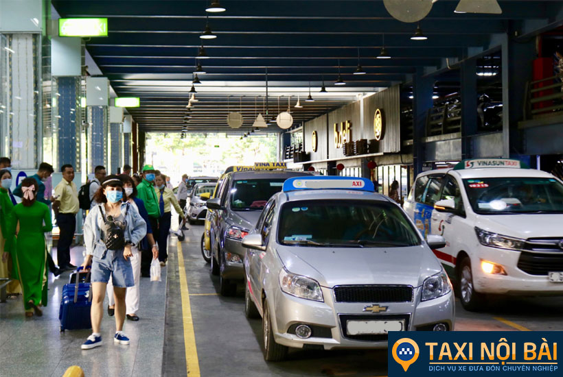Dịch vụ taxi sân bay của khách sạn là gì?